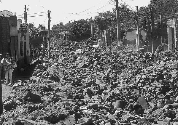 Сальвадор землетрясение. Землетрясение Таншань 1976. Землетрясение в Китае 1556. Таншаньское землетрясение Китай. Землетрясение 1976 года в Китае.